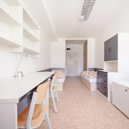 Gprooms - Purkynovy Koleje Albergue *